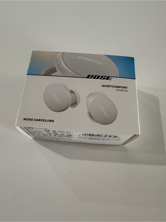 Bose Other - Bose QuietComfort Earbuds - White